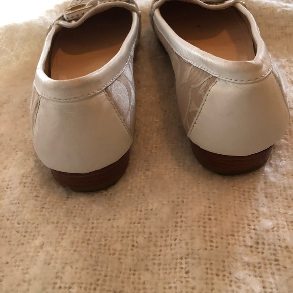 Coach size 7 Gold White Logo Ella Shoes Loafers Preppy Chain Buckle - Picture 4 of 7